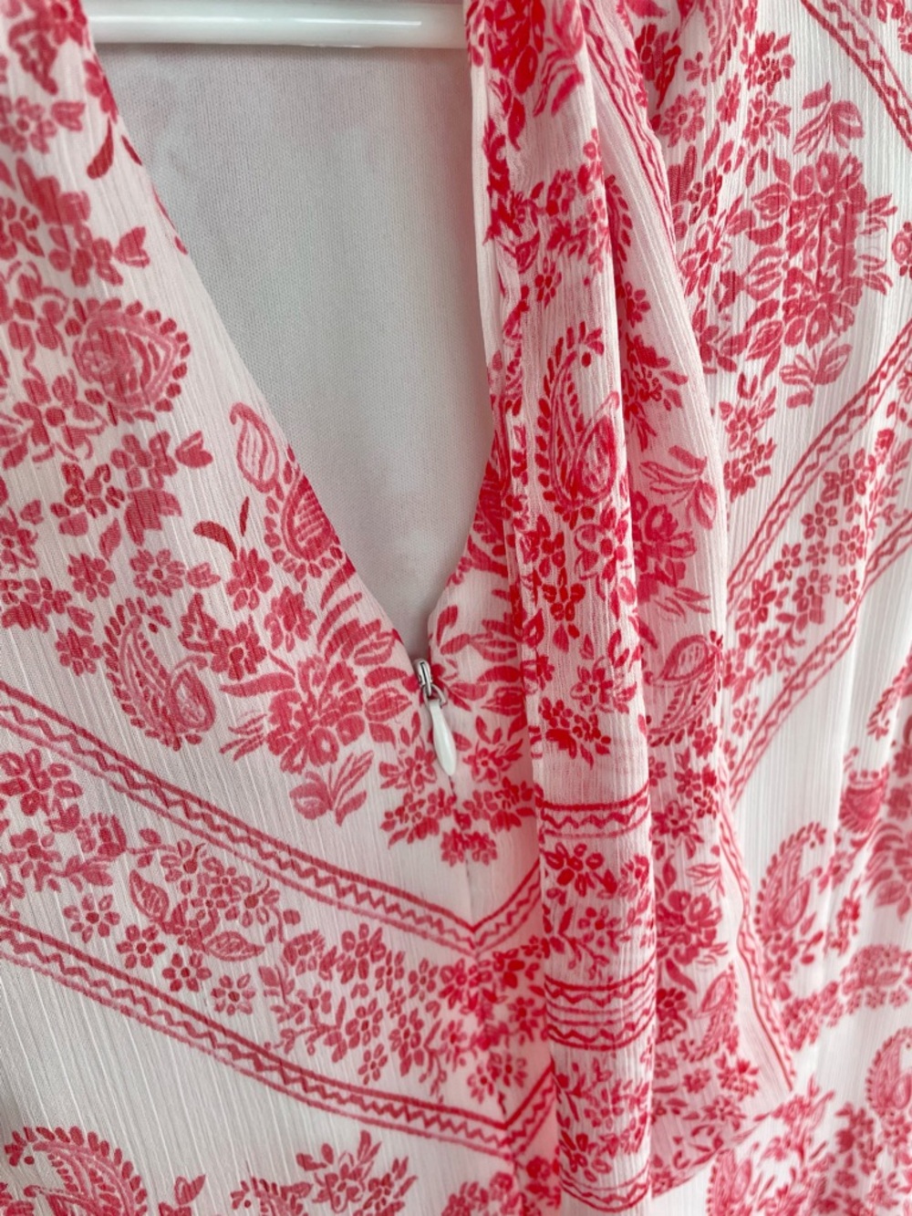 Paisley Pink/White Mock Neck Sleeveless Flowy Dress | Calvin Klein | Size 2 - Picture 7 of 13